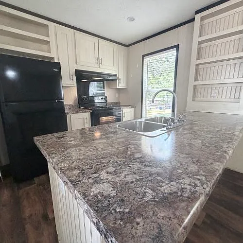 104 Robin Dr — Photo 8
