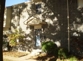 12371 Sparrowwood Ct, Saint Louis, MO 63146