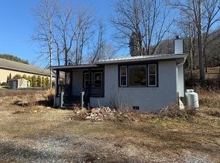 7504 Highlands Rd, Franklin, NC 28734