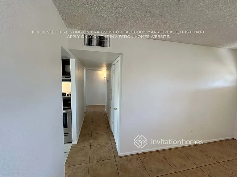 3007 N 79th Dr — Photo 4