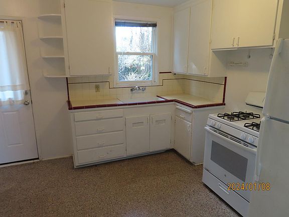 2nd image of 872 Acacia Ave