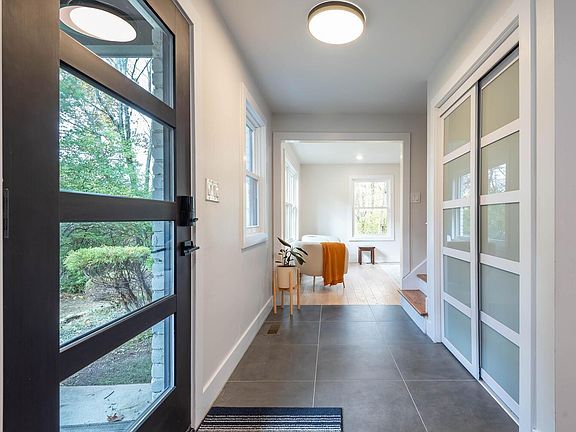 4th image of 621 S Pleasant Ridge Rd