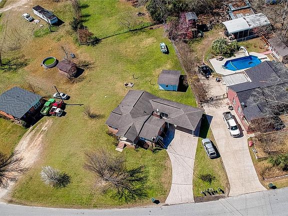 3rd image of 25 Newberry Dr