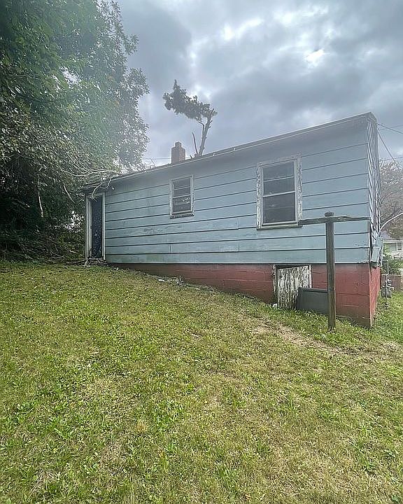 2nd image of 805 Fulton St