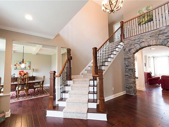 3rd image of 636 Forest Oaks Trl