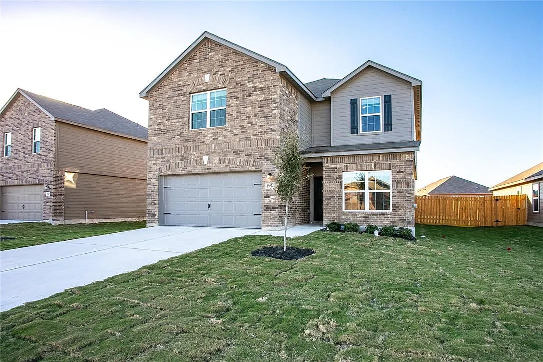 5 bed, 2.5 bath, 2542 sqft, $1,945 — Photo 2
