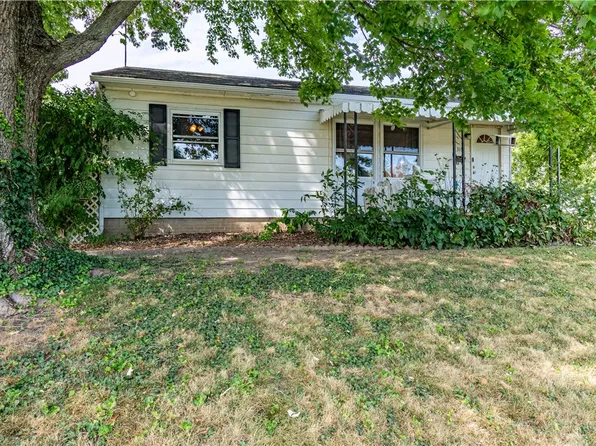 315 N Madison St, Sullivan, IL 61951