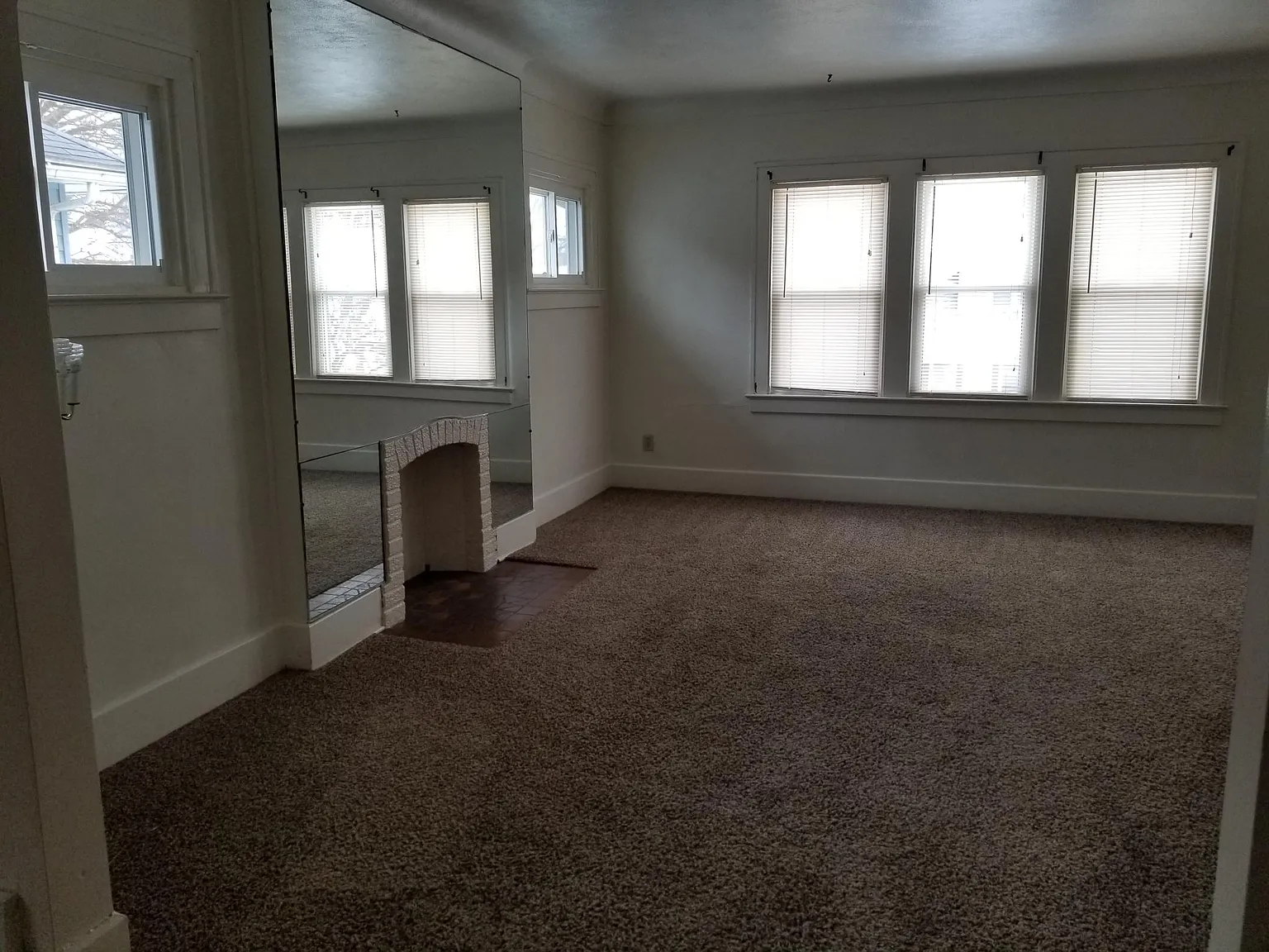 2048 Perth St photo 1