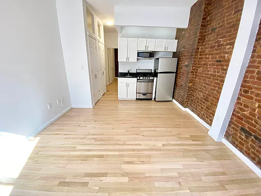 Rented by J PRESTON AND ASSOCIATES INC | media 12