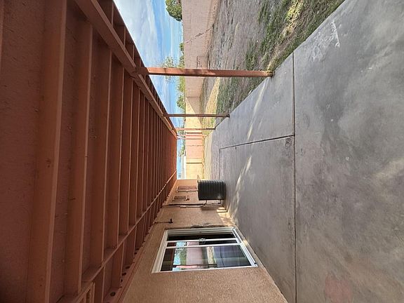 5th image of 2312 E Highland Dr