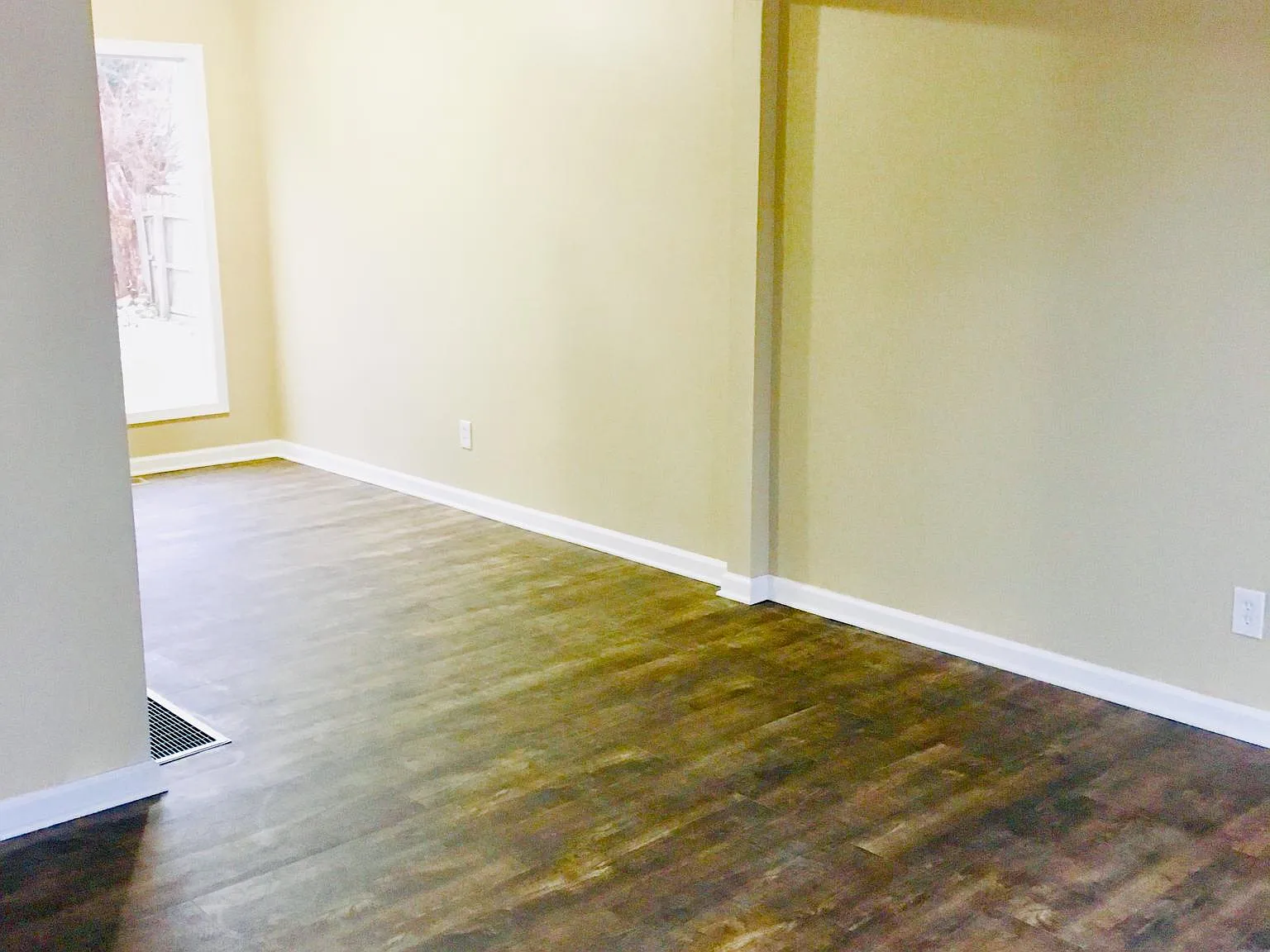 2 bed, 864 sqft, $1,300 — Photo 3