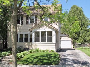 910 N 15th St, Manitowoc, WI 54220