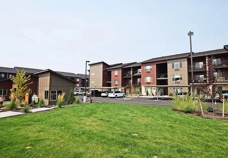 Bellevue Crossing — Photo 18