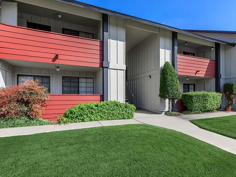 Hollister Creek Apartments — Photo 23