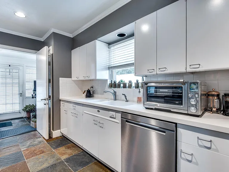 7006 Clayton Ave — Photo 6