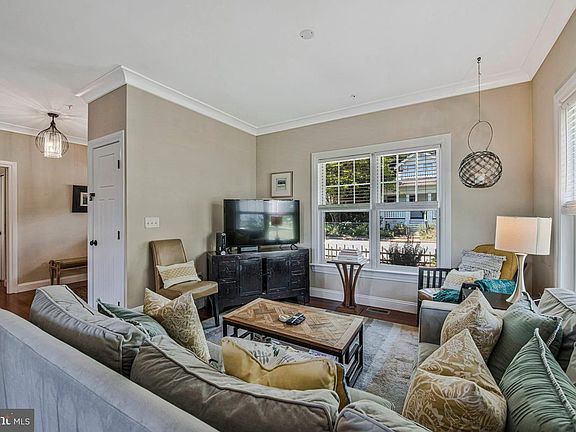 5th image of 219 Lockwood Ct