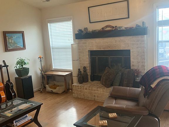 5th image of 733 Daimler Dr