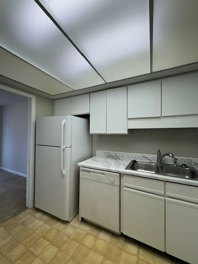 Welcome to Cary Westpark Condos Where convenience and charm meet in the heart of Downtown Cary. L... — Photo 2
