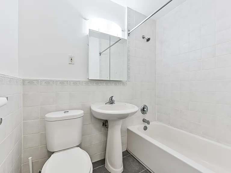 214 Saint George St #705 — Photo 4