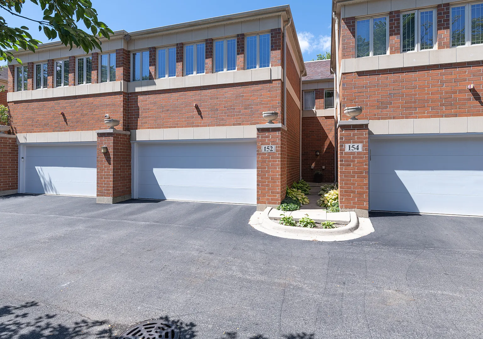 3 bed, 2.5 bath, 3054 sqft, $4,300 — Photo 1