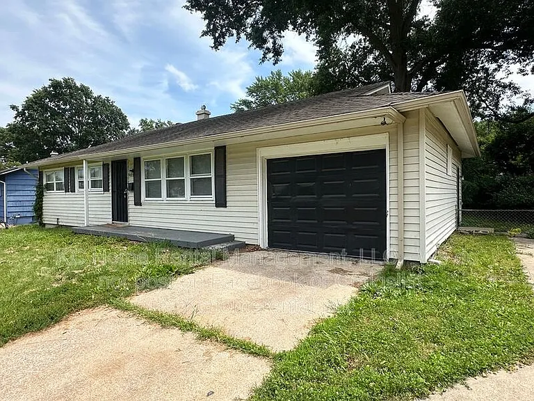 9019 Sycamore Way — Photo 2