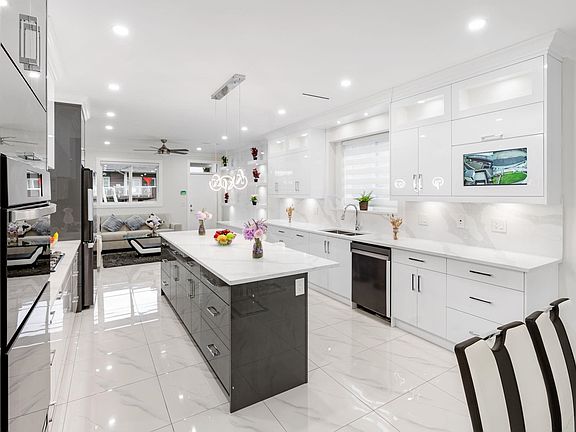 4th image of 8464 15th Ave #2