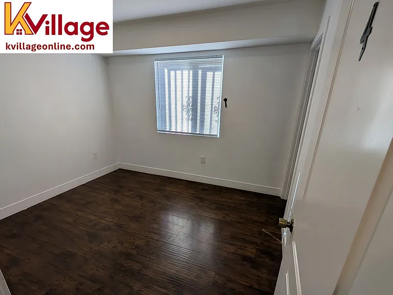 1440 W 35th St — Photo 2
