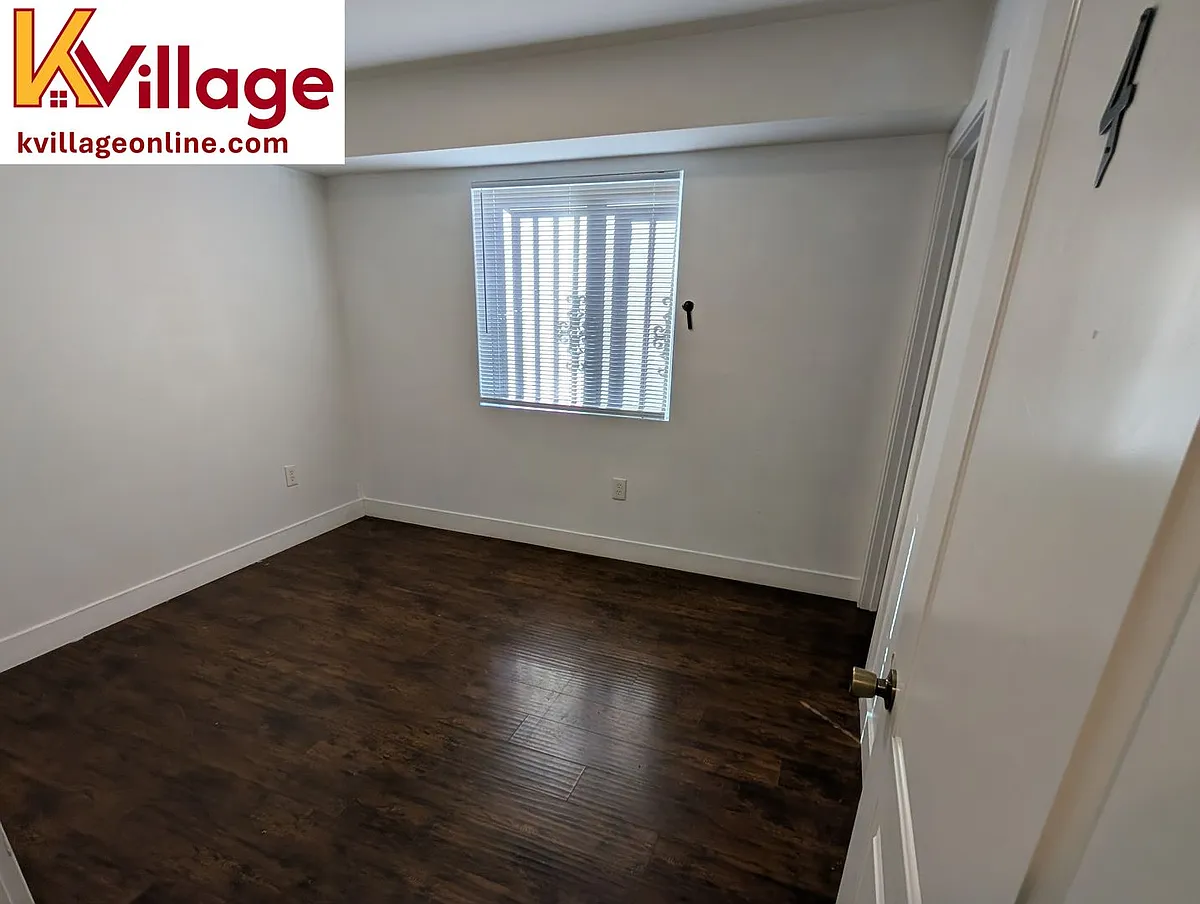 Building Photo - 1440 W 35th St
