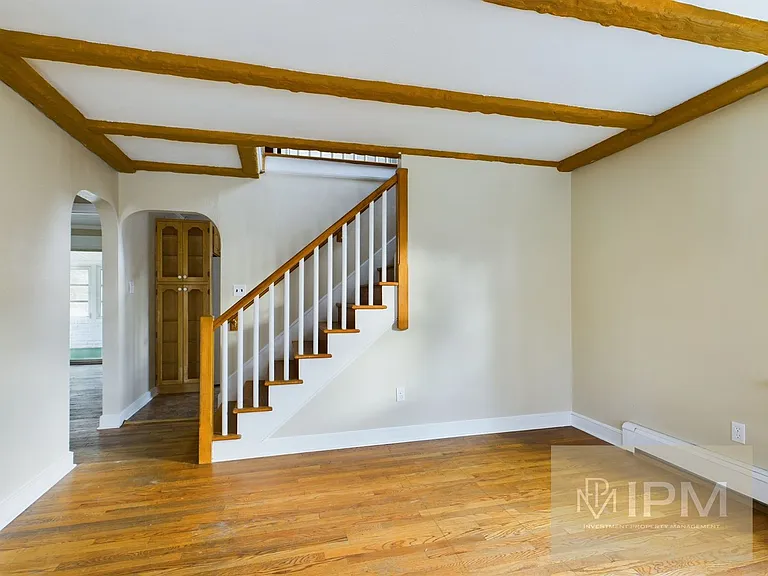 581 S Yale St — Photo 3
