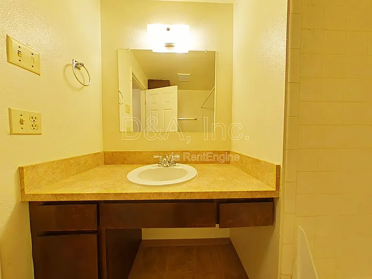 112 NE Conifer Blvd #8 — Photo 7