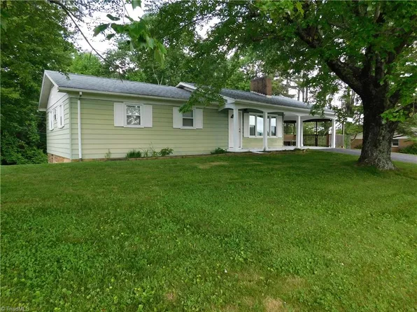 112 Irwin St, Sparta, NC 28675