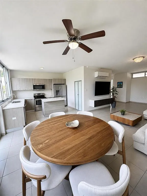 3 bed, 2.5 bath, $3,950 — Photo 3