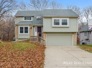 9336 Greenway Ln, Lenexa, KS 66215