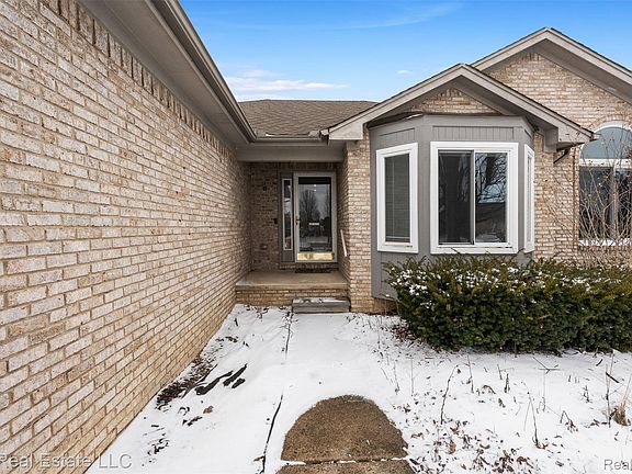 3rd image of 53114 Ridgewood Dr