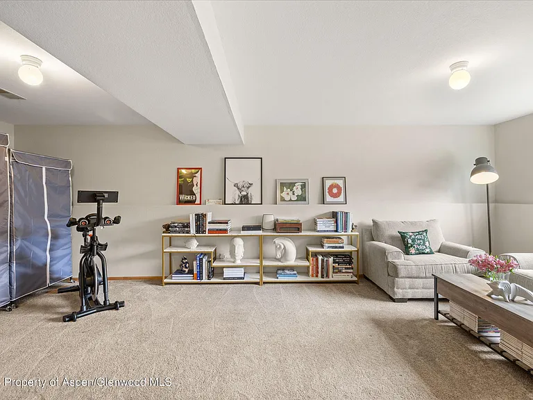 382 Summit Dr — Photo 18