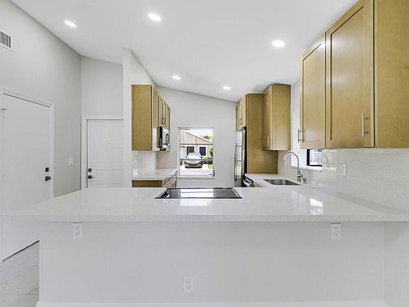 4th image of 8157 Springtree Road