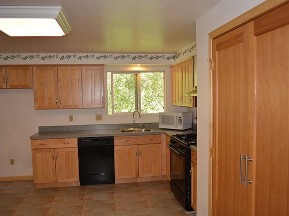 3rd image of 17534 233rd Pl NE