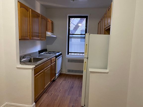 3rd image of 40-45 Hampton St #22