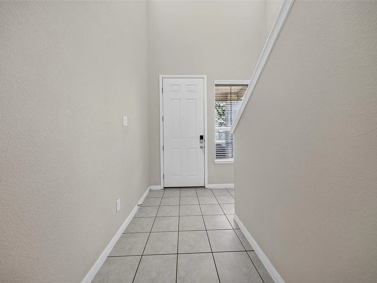 4 bed, 2.5 bath, 1982 sqft, $2,100 — Photo 4