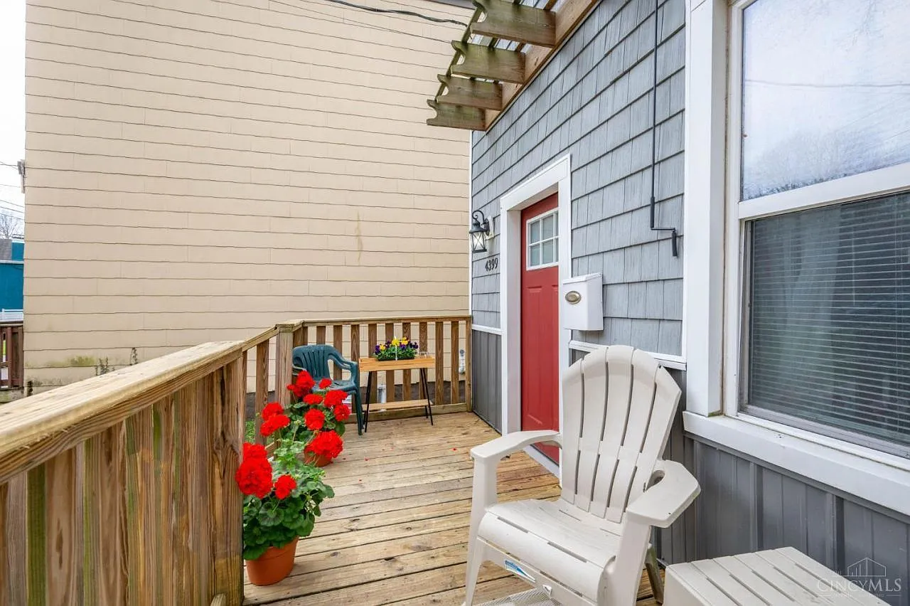 2 bed, 2.5 bath, 1408 sqft, $1,800 — Photo 2