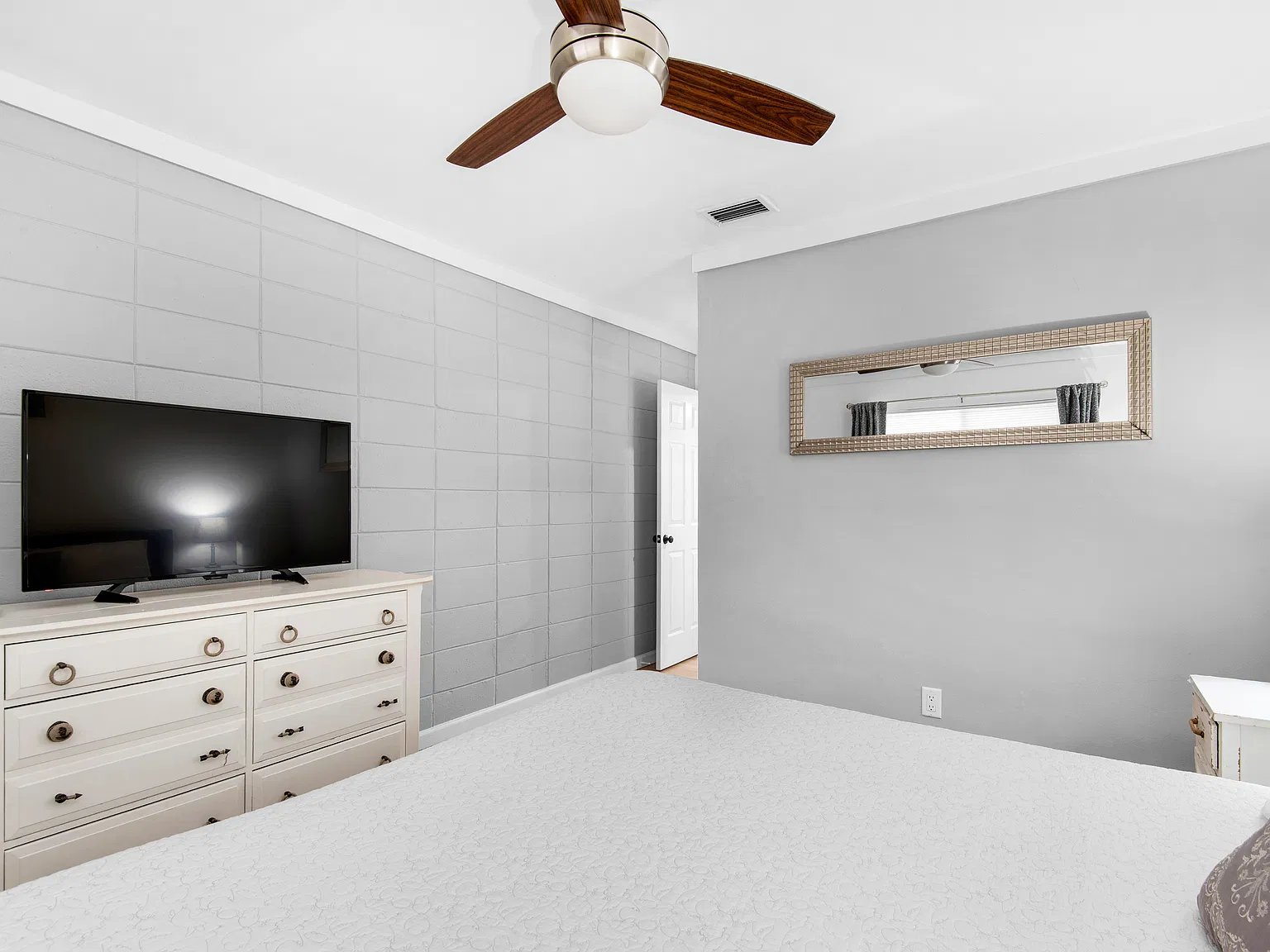 2 bed, 982 sqft, $2,750 — Photo 3