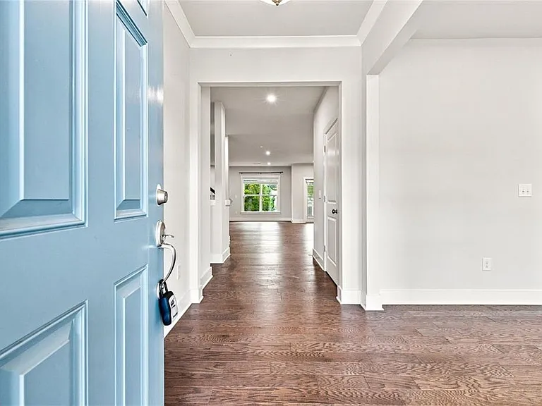 411 Riverclub Rd — Photo 2