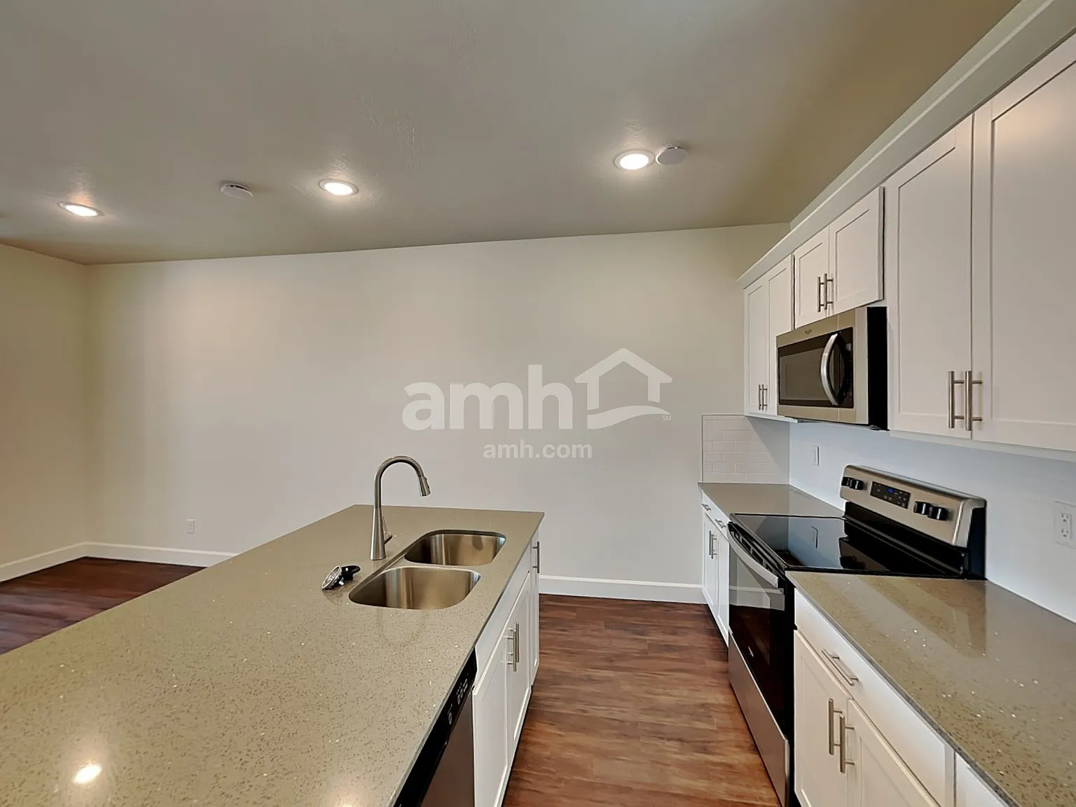 4 bed, 3.5 bath, 1762 sqft, $2,310 — Photo 3