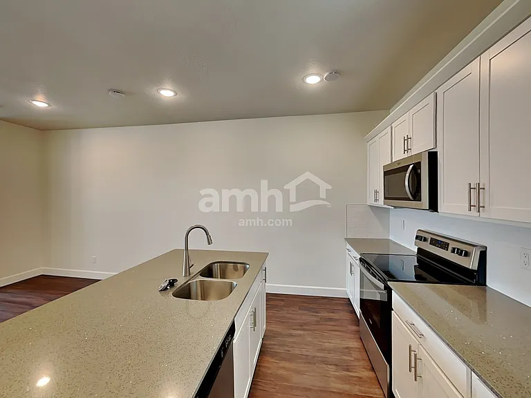 11026 S Trocadero Ave — Photo 3