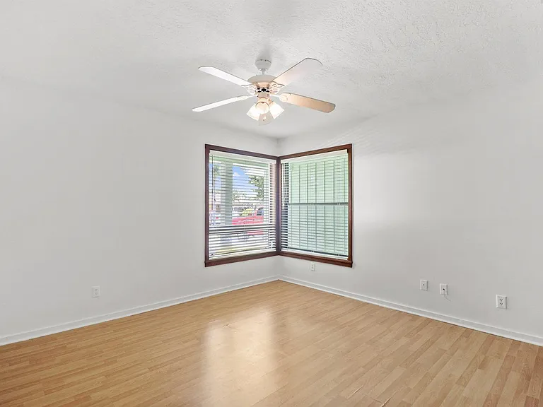 65 Pinehill Trl W — Photo 15