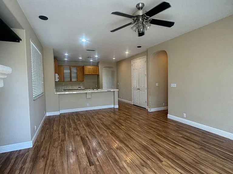 10140 Van Brocklin Way — Photo 2