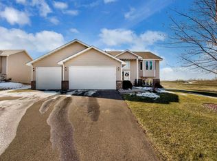 1237 Southridge Ct, Belle Plaine, MN 56011