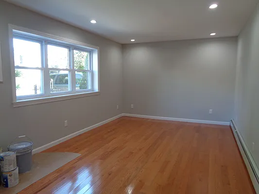 Rented by Zikos Realty Services | media 9