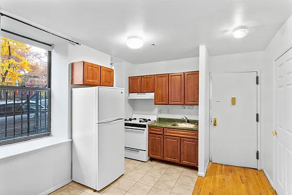 Rented by Compass | media 9