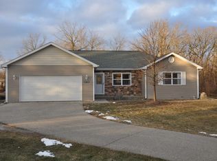 440 Eagle Lake Ave, Mukwonago, WI 53149